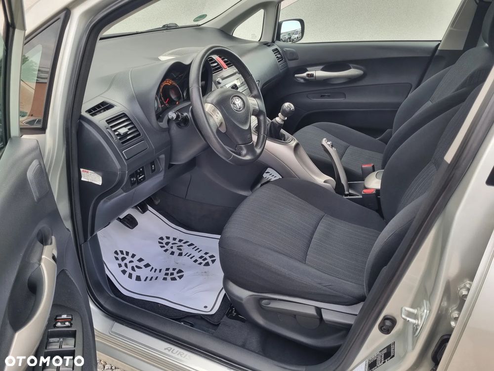 Toyota Auris 2.0 D-4D Premium + - 8