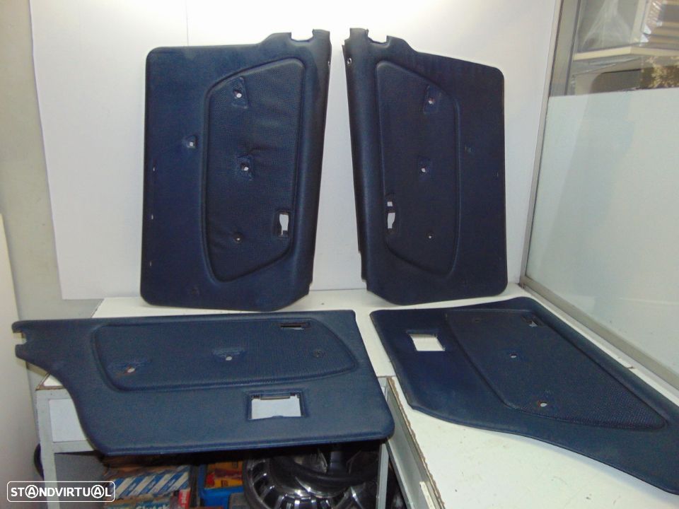 mercedes w 123 quartelas das portas azuis - 7