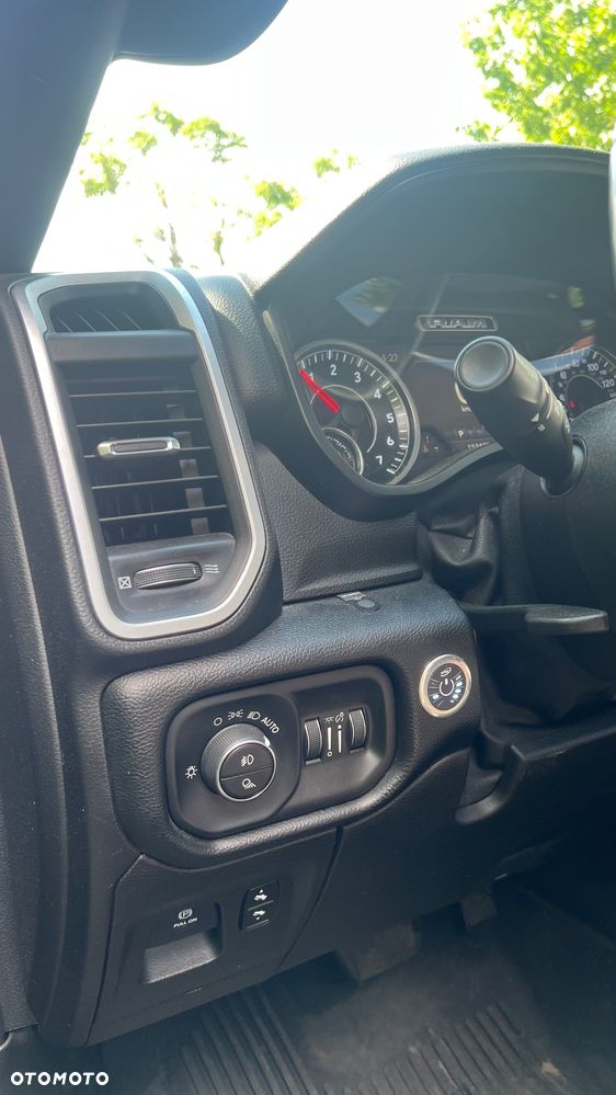 RAM 1500 Crew Cab Shortbed Bighorn - 11