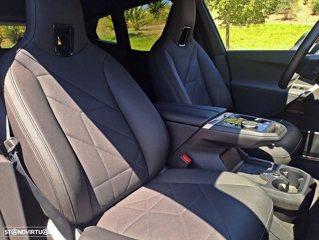 BMW iX xDrive 40 Pack Desportivo - 23