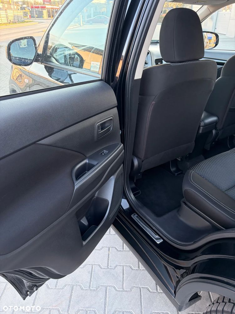 Mitsubishi Outlander 2.0 Invite + 2WD - 15