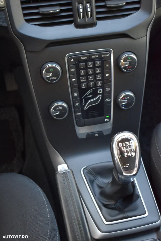 Volvo V40 D2 - 11