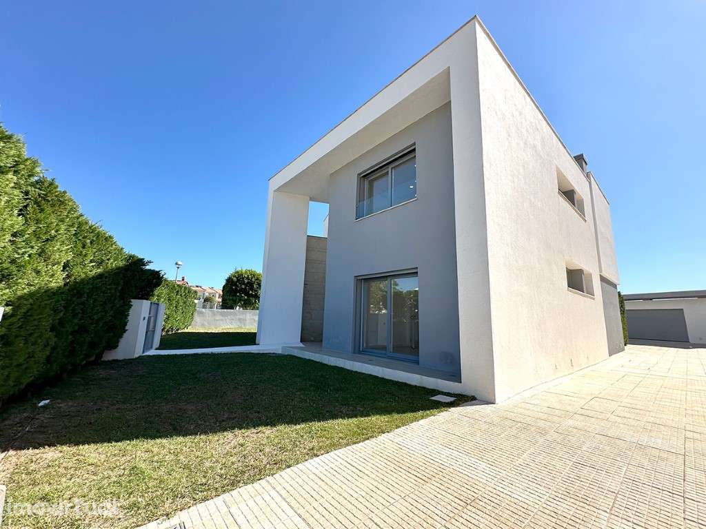 Moradia T4 à venda em Azeitão, situada na prestigiada zona de Vila ... - Grande imagem: 5/60