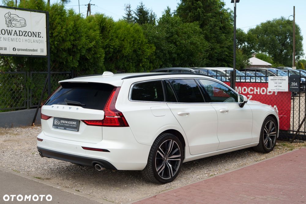 Volvo V60 B3 B DKG Momentum Pro - 33