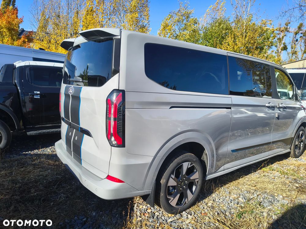 Ford Tourneo Custom - 11