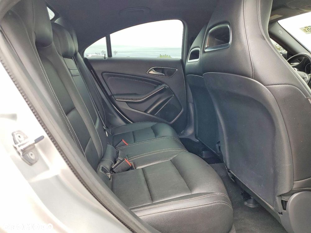 Mercedes-Benz CLA 250 4Matic 7G-DCT AMG Line - 9