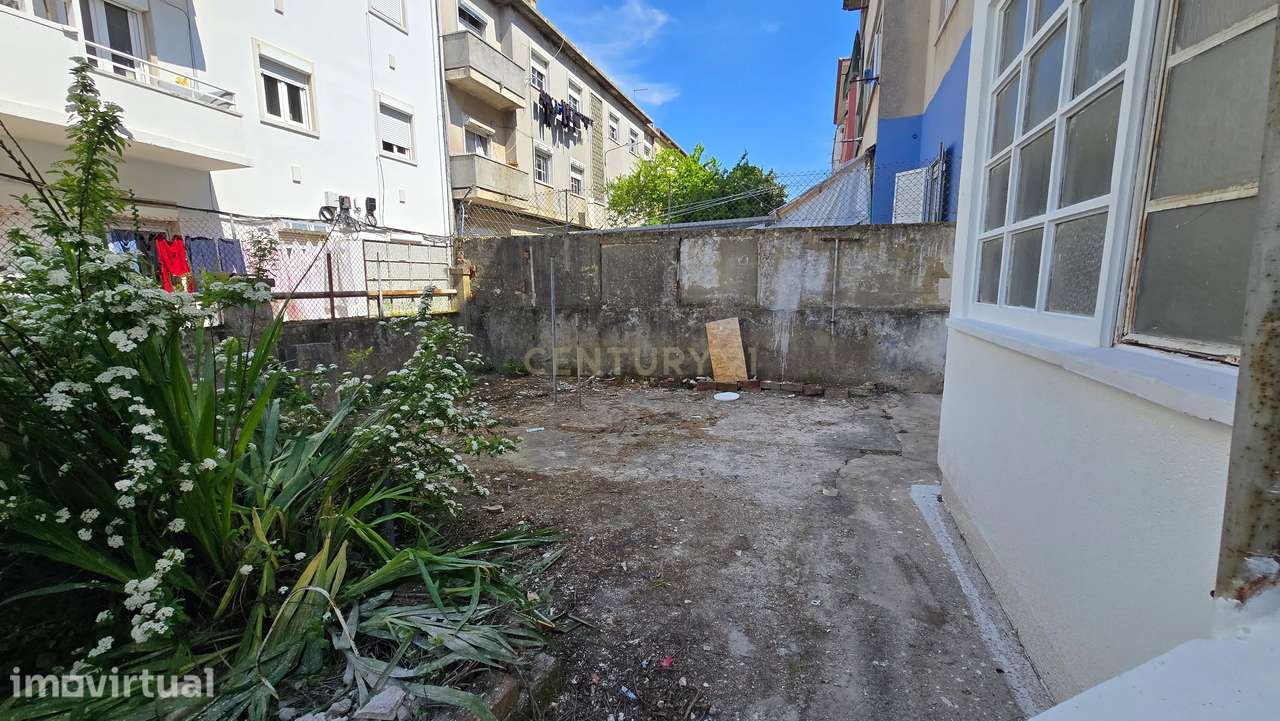 Prédio na Venda Nova, Amadora, junto às Portas de Benfica. - Grande imagem: 3/23