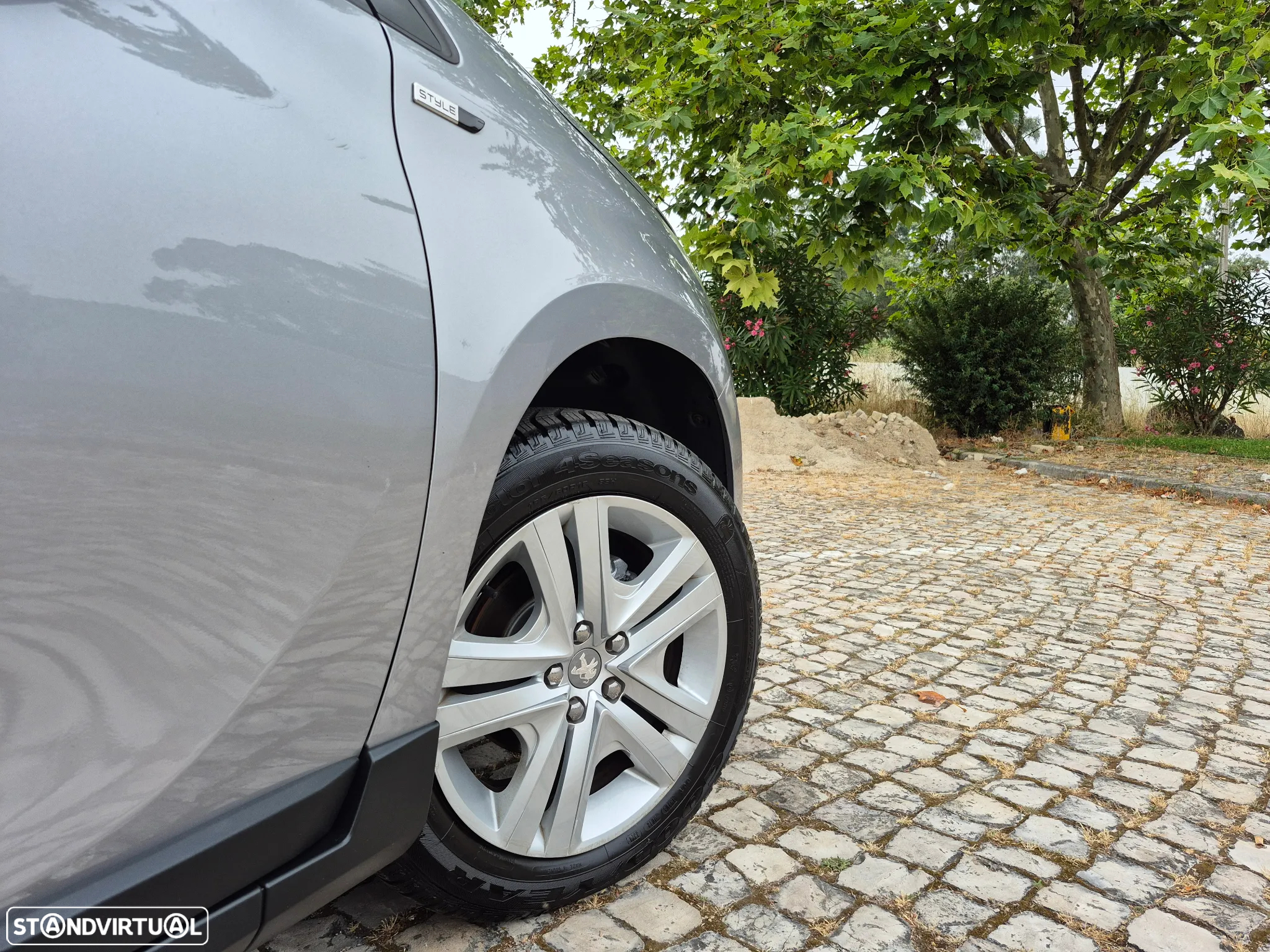 Peugeot 2008 1.2 PureTech Style - 10