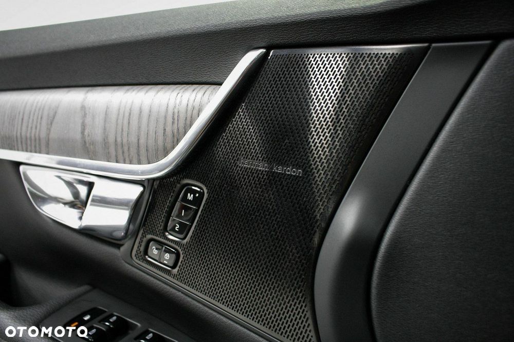 Volvo V90 Cross Country - 32