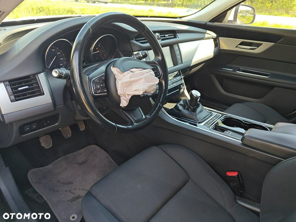 Jaguar XF - 7