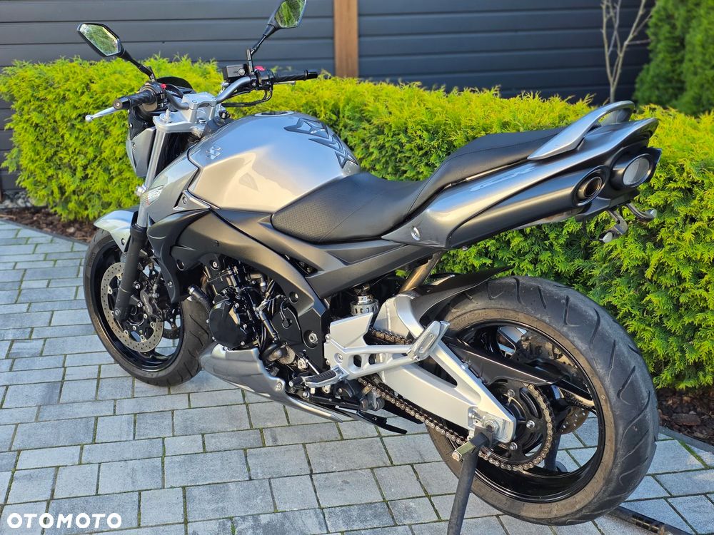 Suzuki GSR - 22