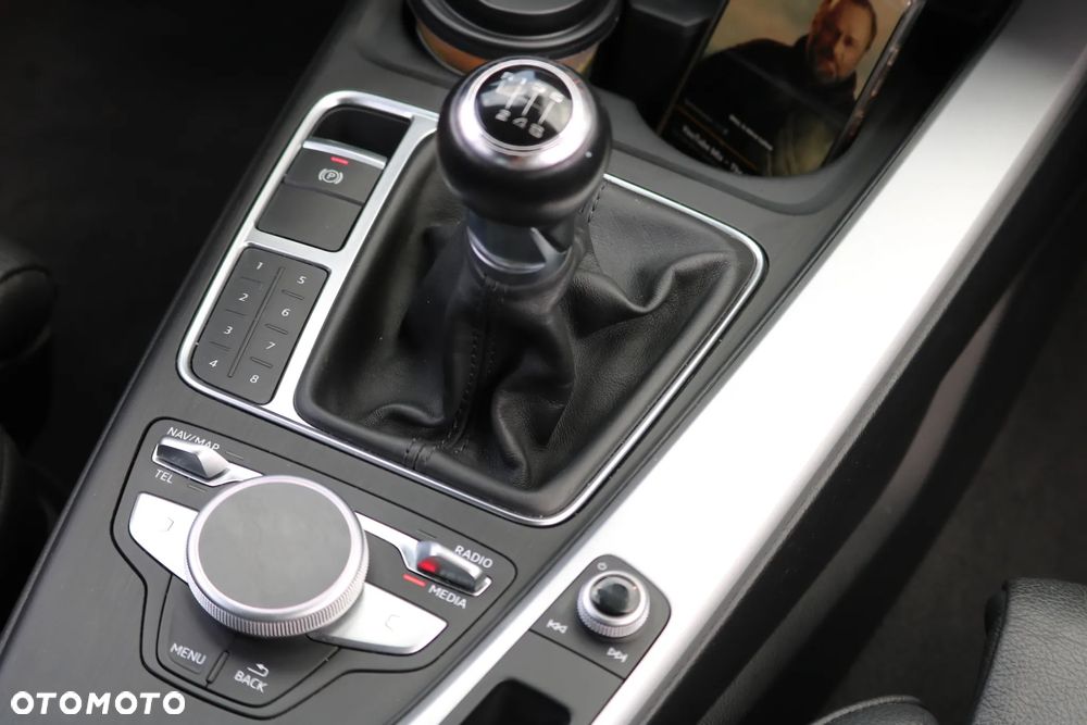 Audi A4 2.0 TDI Design - 14