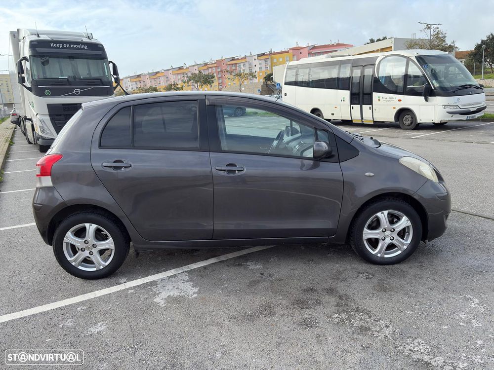 Toyota Yaris 1.0 VVT-i AC Manual - 4