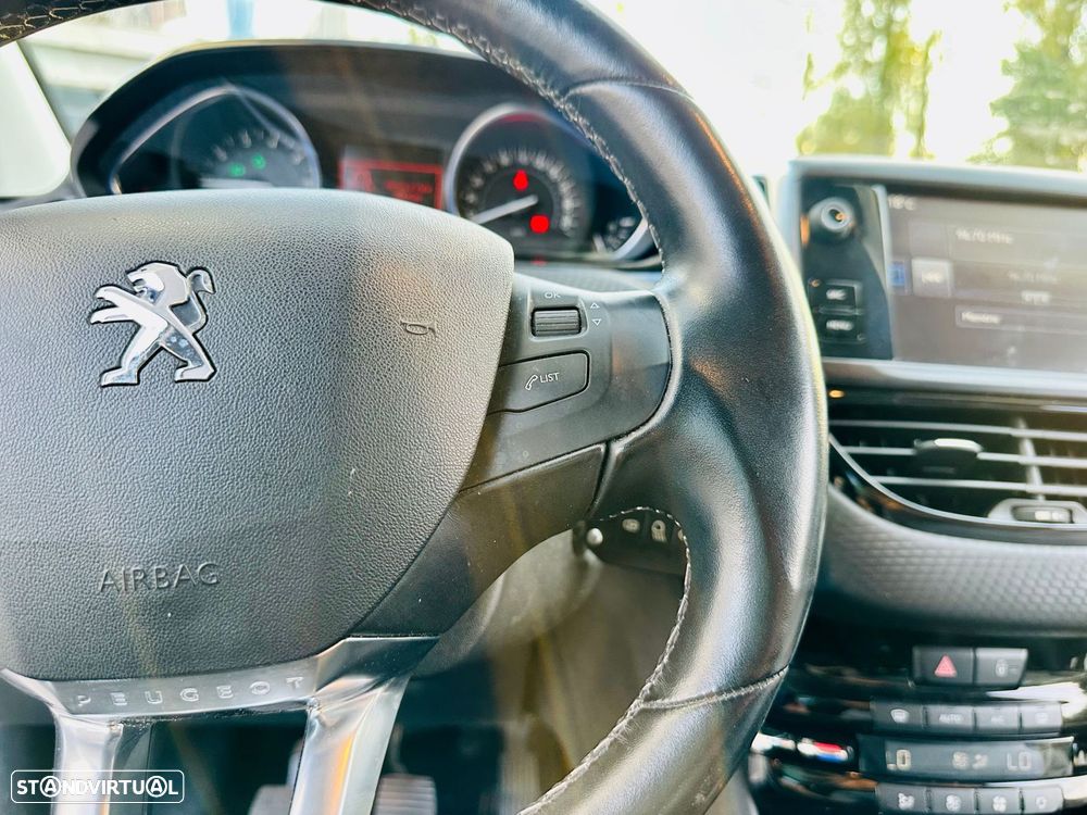 Peugeot 2008 1.2 PureTech Allure - 17