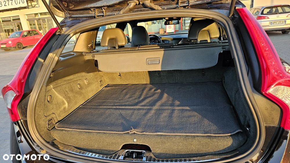 Volvo V60 ver-d6-plug--in--hybrid-awd-geartronic-summum - 30