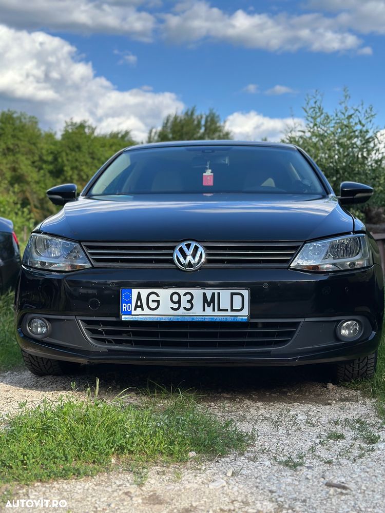 Volkswagen Jetta - 2