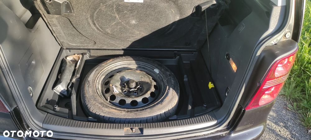 Volkswagen Touran 2.0 TDI DPF United - 10
