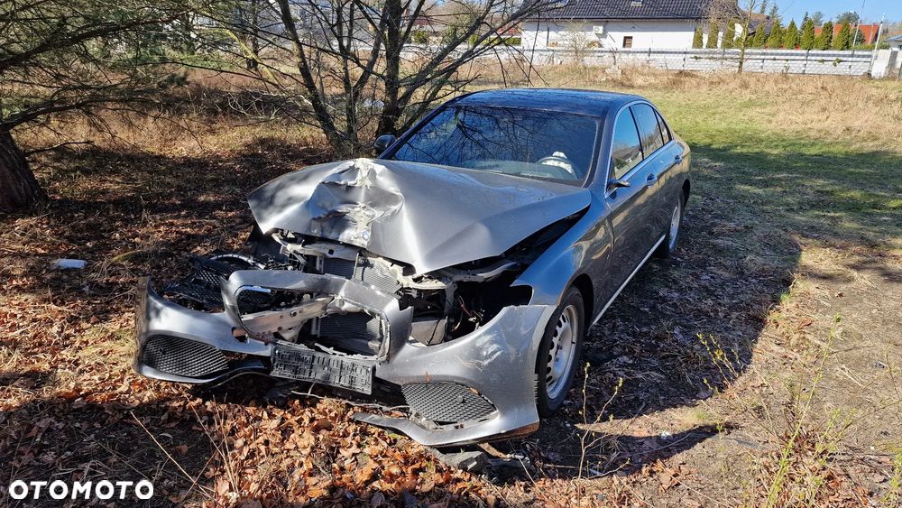 Mercedes-Benz Klasa E 200 4Matic 9G-TRONIC - 2