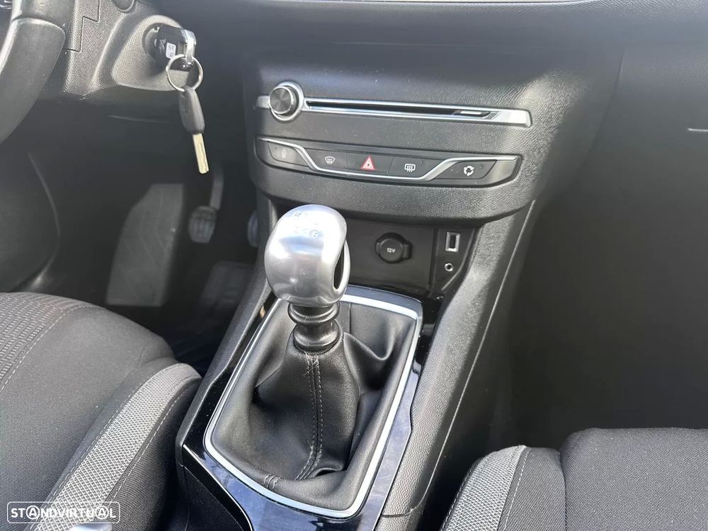 Peugeot 308 SW 1.2 PureTech Style - 40