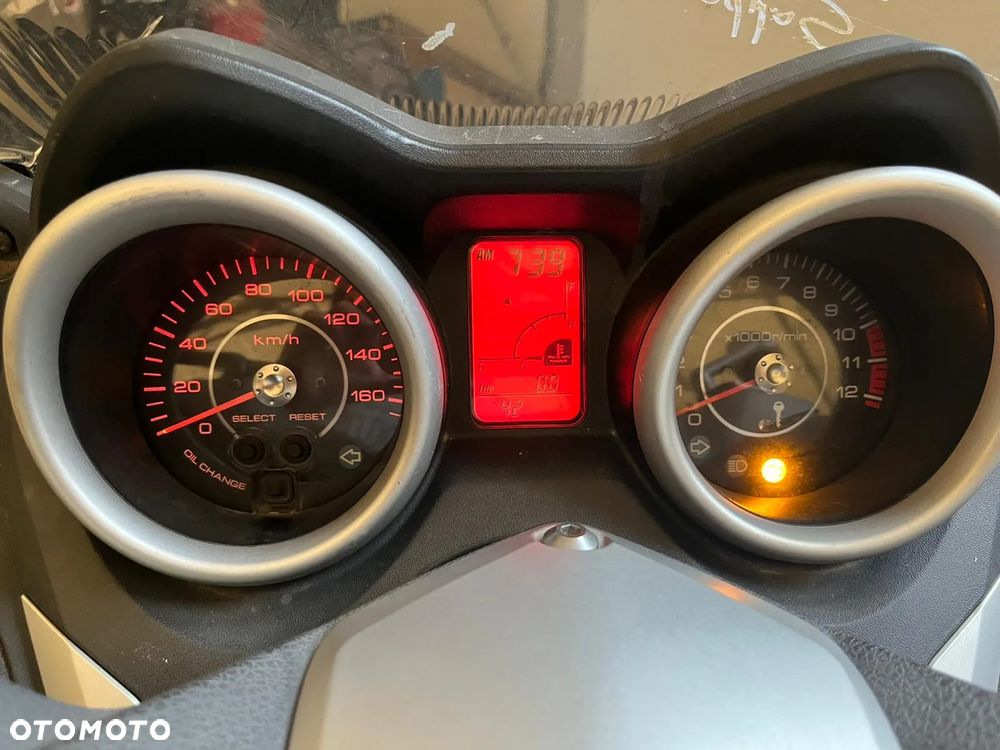 Yamaha X-max - 9