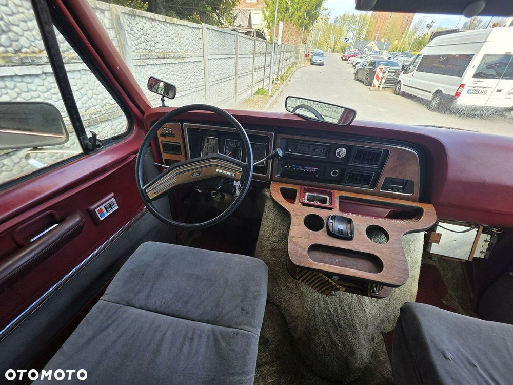 Ford Econoline - 9