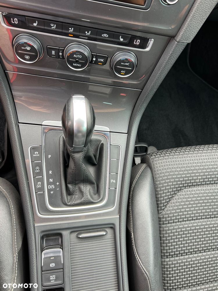 Volkswagen Golf - 30