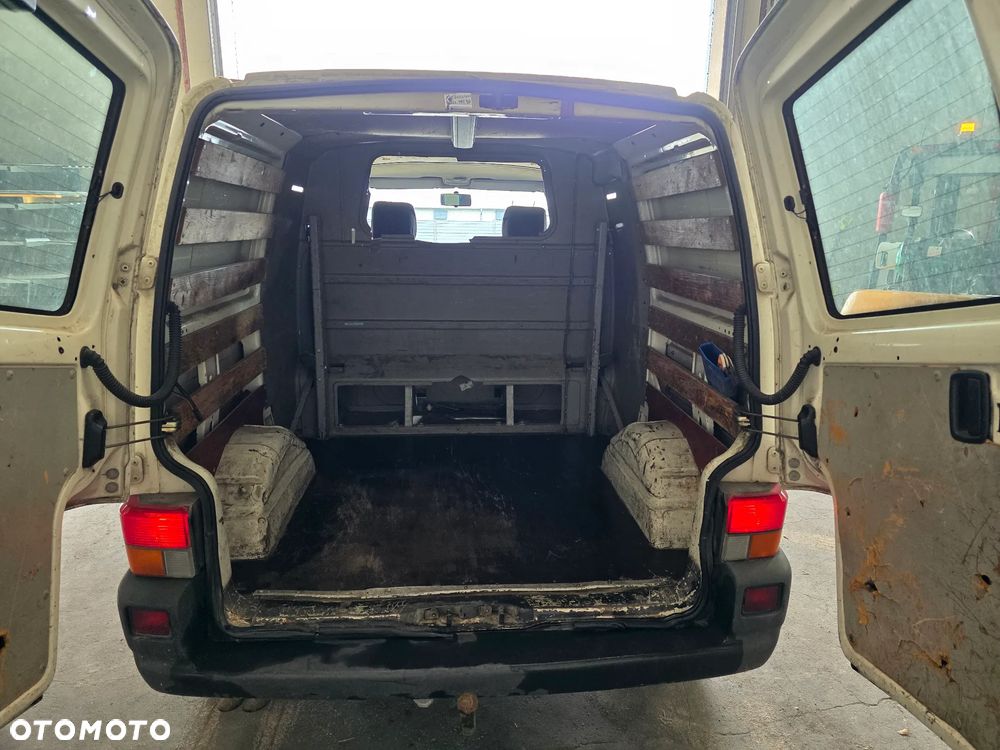 Volkswagen Transporter - 12