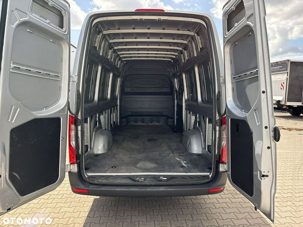 Mercedes-Benz Sprinter - 20