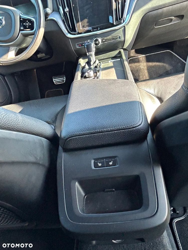 Volvo V60 T5 Momentum Pro - 16