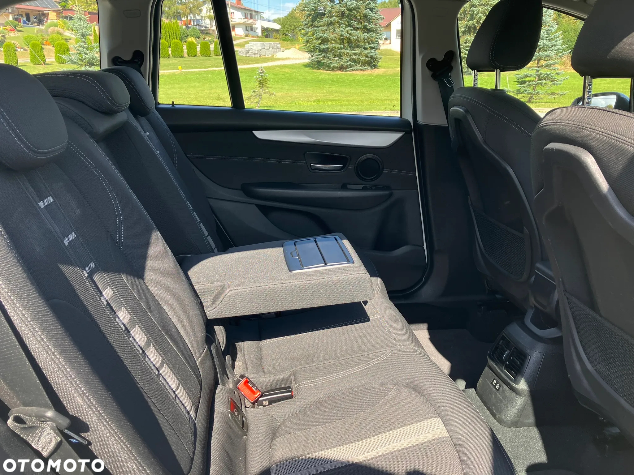 BMW Seria 2 218d - 12