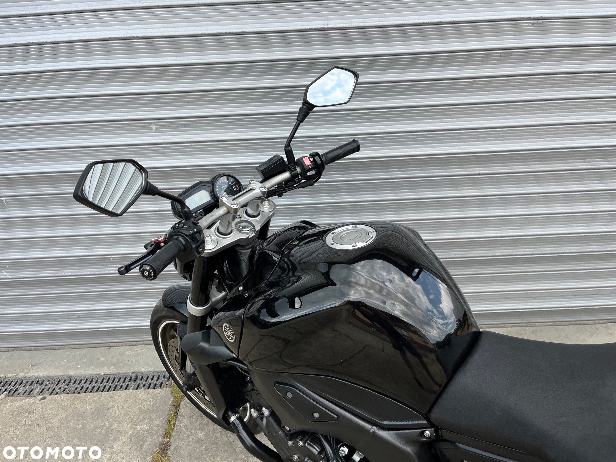 Yamaha FZ - 16
