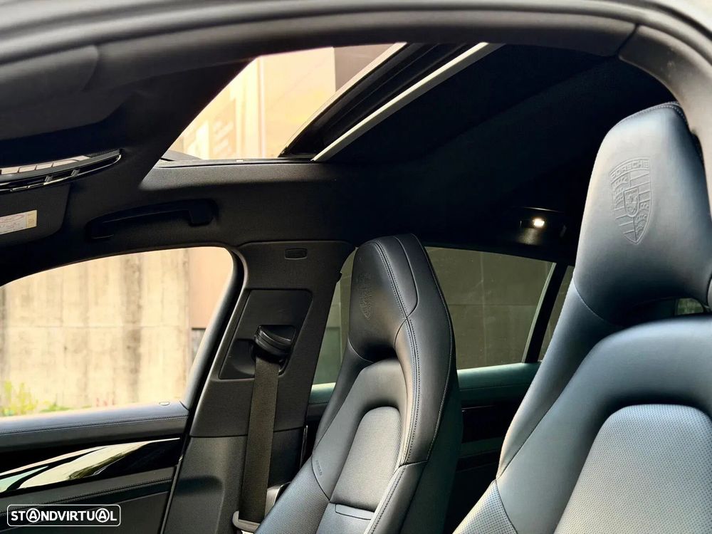 Porsche Panamera 4 E-Hybrid Platinum Edition com PDLS - 36