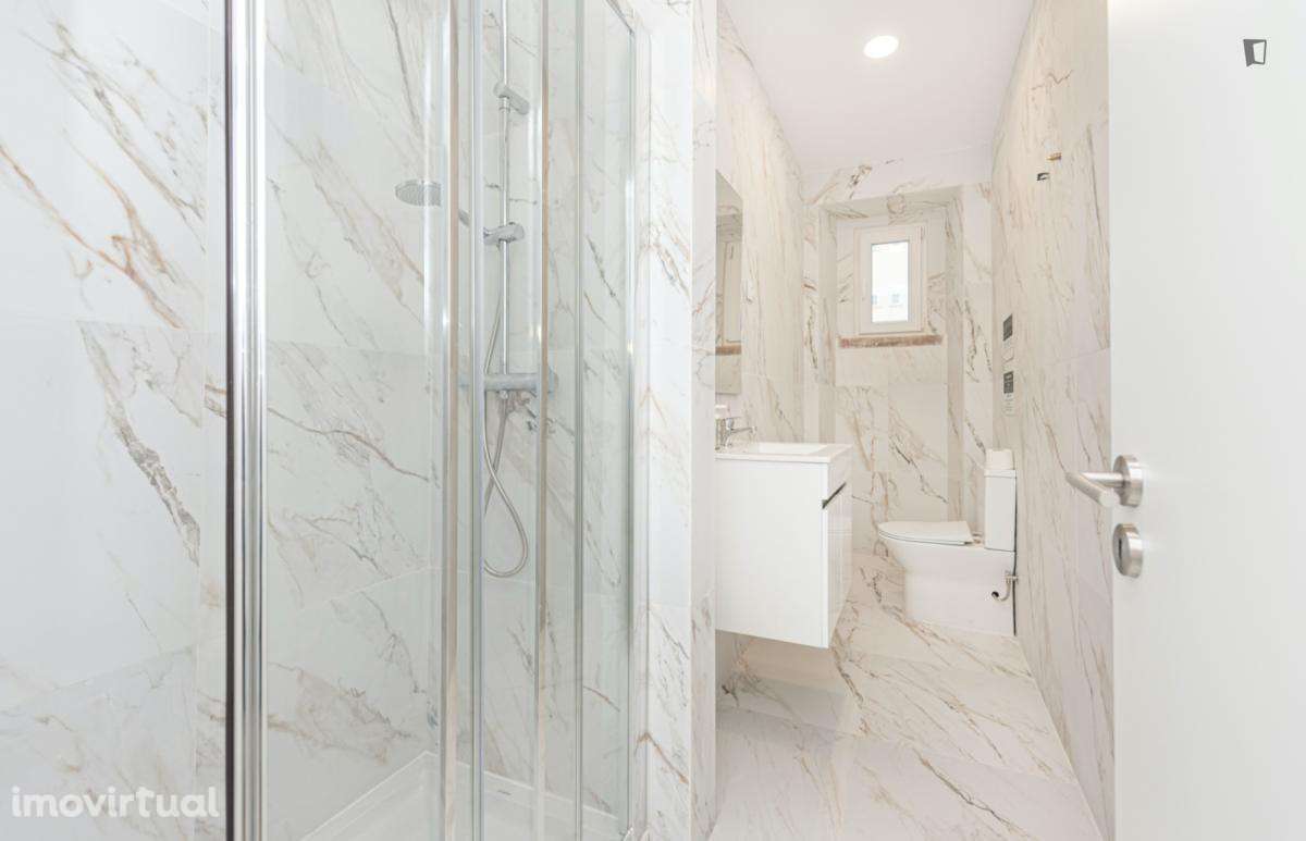 Quarto - localizado em Marquês de Pombal Lisbon - Grande imagem: 2/23