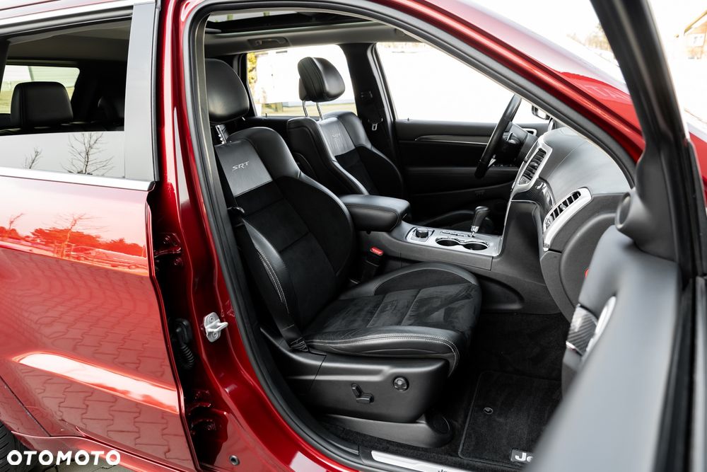 Jeep Grand Cherokee SRT8 - 25