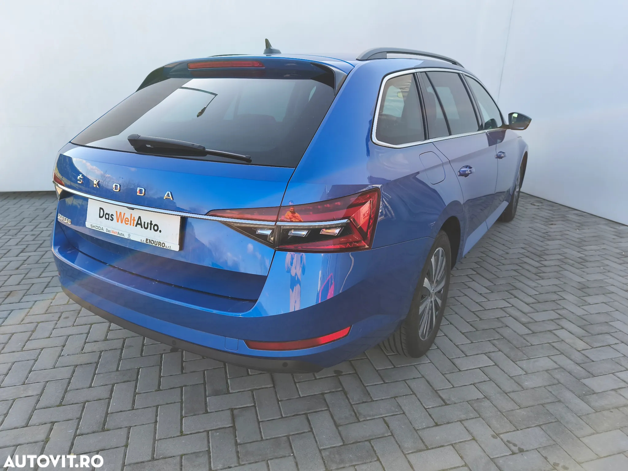 Skoda Superb Combi 2.0 TDI DSG Ambition - 6