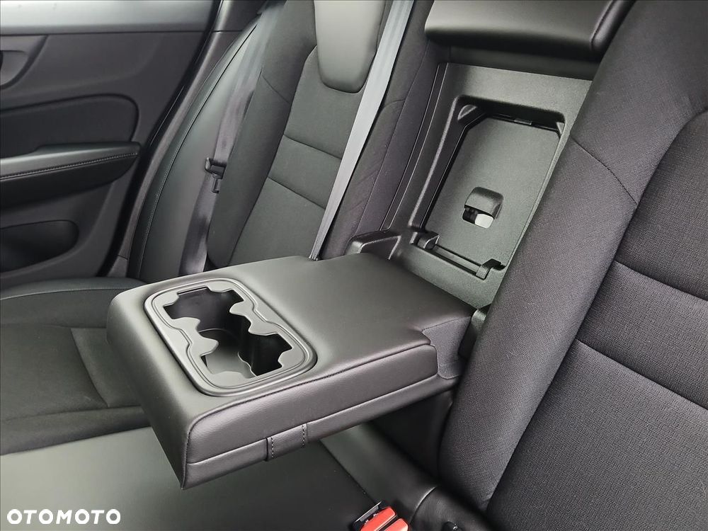 Volvo V60 D3 Momentum Pro - 26