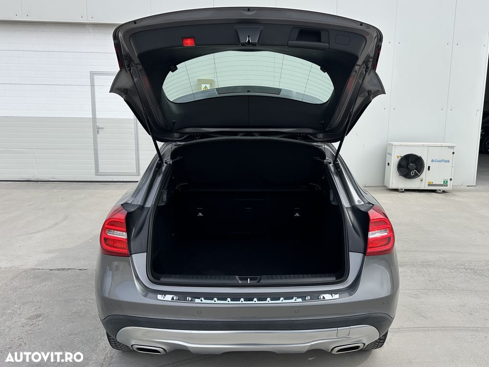 Mercedes-Benz GLA 200 7G-DCT - 17