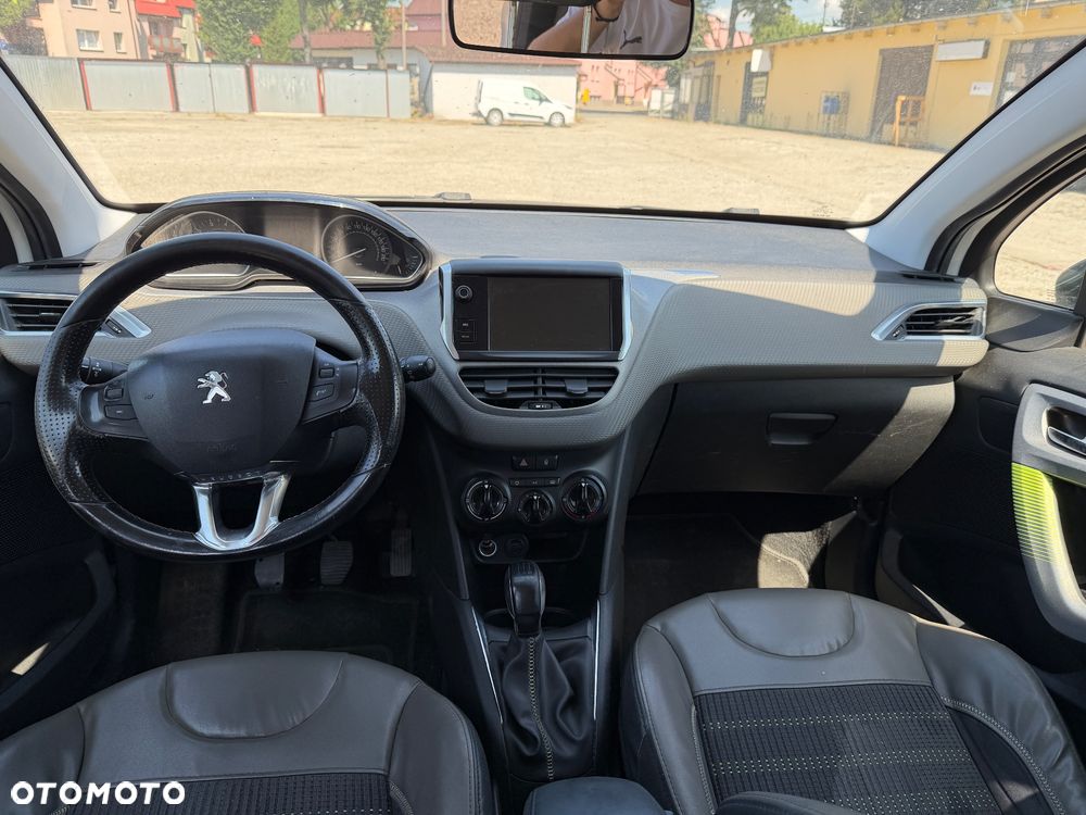 Peugeot 208 - 12