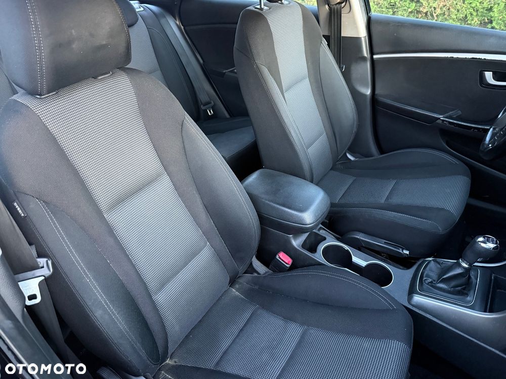 Hyundai i30 1.6 CRDi BlueDrive Classic + - 24