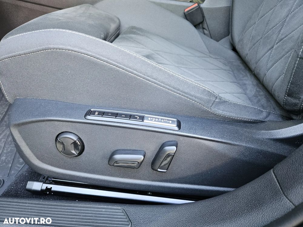 VOLKSWAGEN Golf 2022 — imagine 13