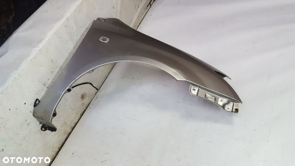 * BŁOTNIK PRZÓD PRZEDNI PRAWY TOYOTA COROLLA E12 - 2