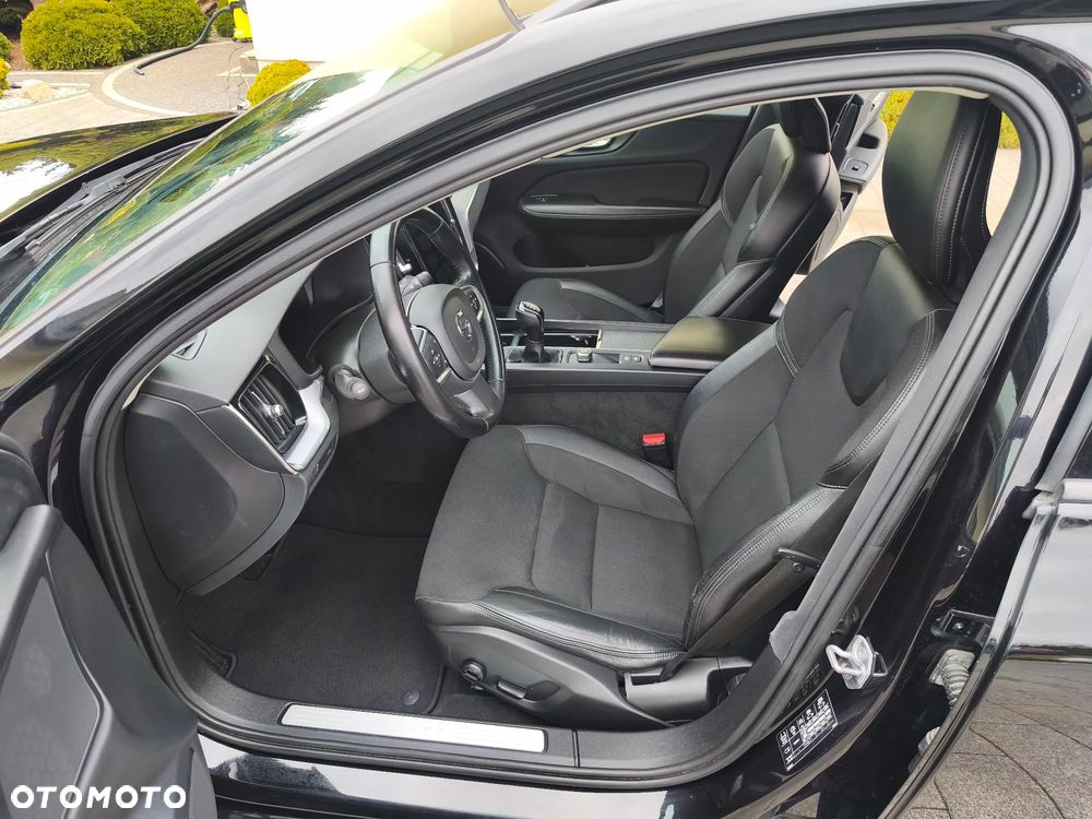Volvo V60 D3 Momentum Core - 11