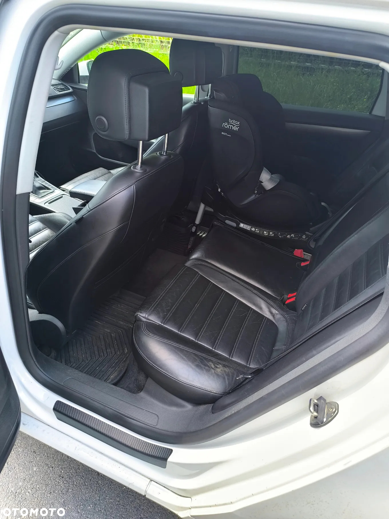 Volkswagen Passat 2.0 TDI DPF Sportline - 11