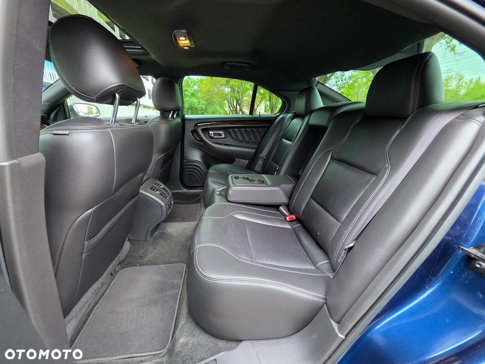 Ford Taurus - 24