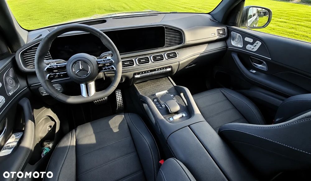 Mercedes-Benz GLS - 32