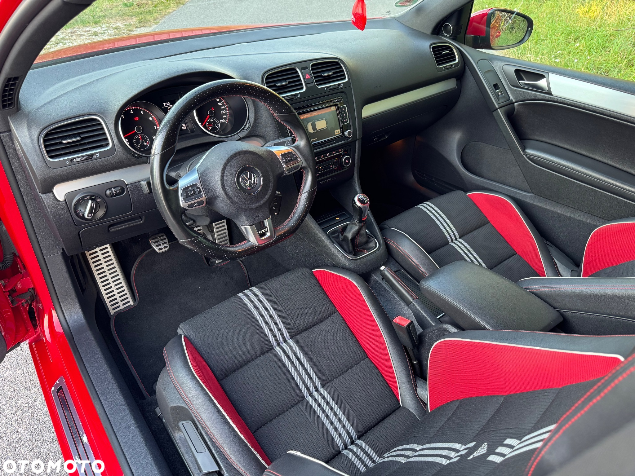 Volkswagen Golf 2.0 GTI adidas - 22