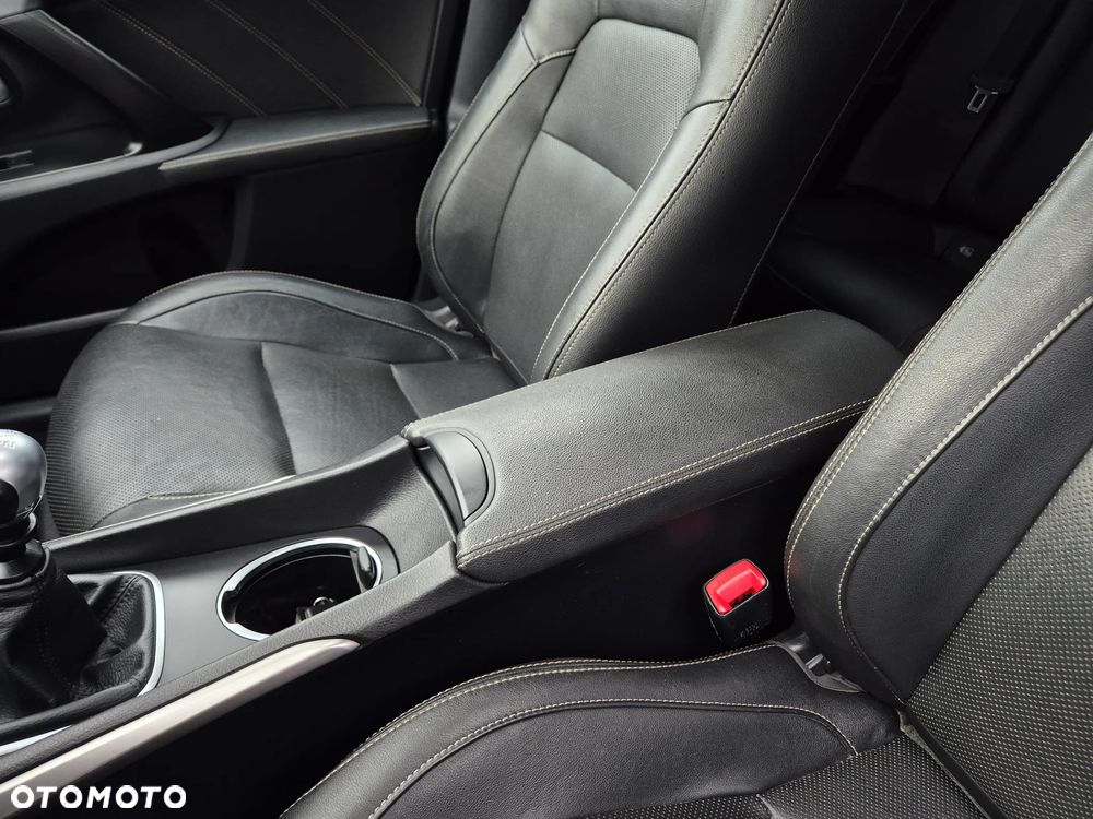 Toyota Avensis 1.8 Premium - 25