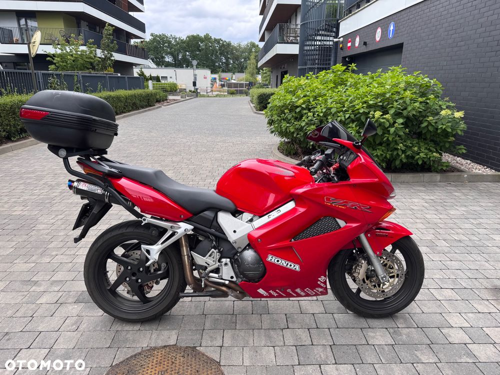 Honda VFR - 3