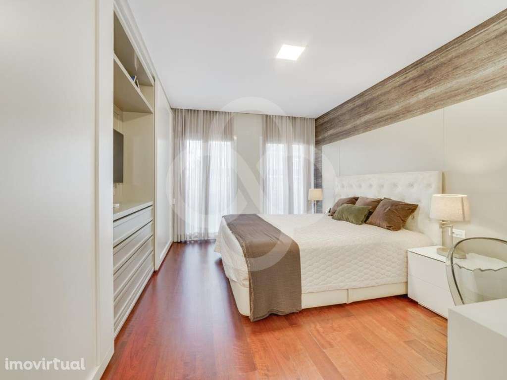 Apartamento T4 com 4 lugares de parqueamento na Avenida Marquês de ... - Grande imagem: 4/15