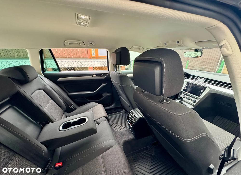 Volkswagen Passat - 27